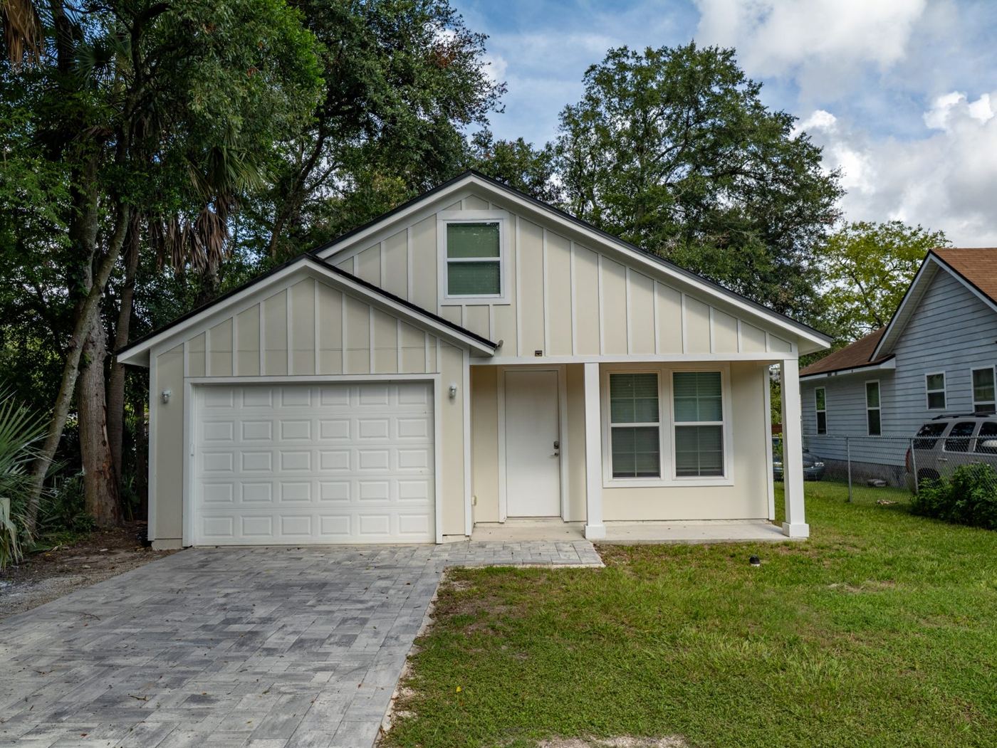 Single-family luxury home architecture in eTown